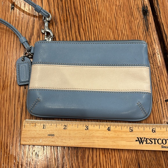 Coach wristlet - Picture 2 of 9